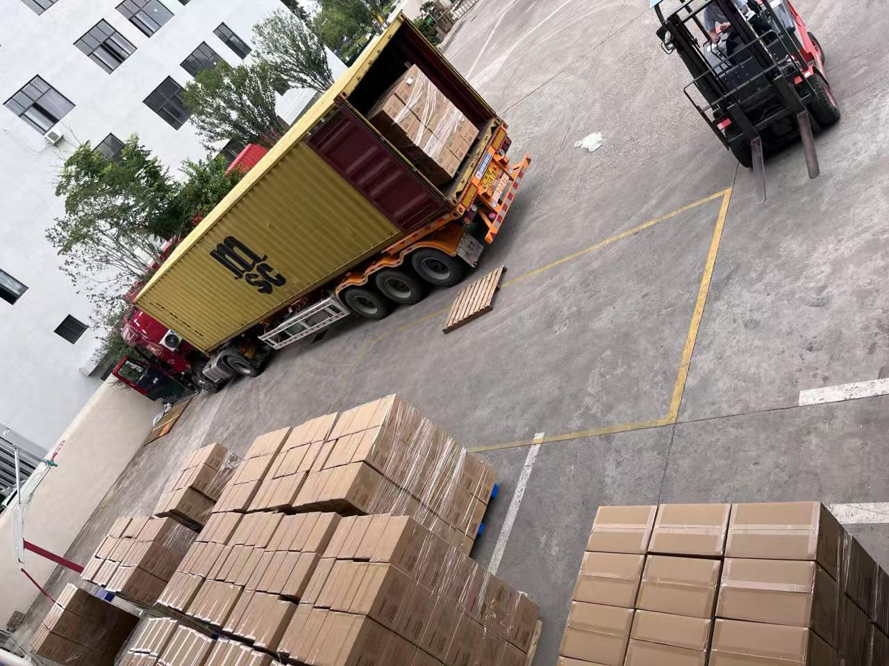 Landsign успешно изпраща партиди от стоки